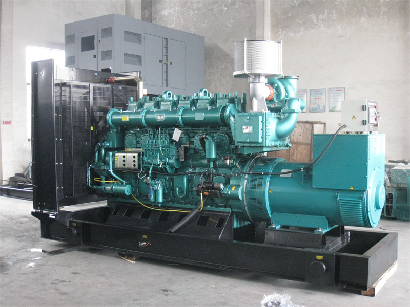 右玉200KW 柴油发电机的油耗是多少？